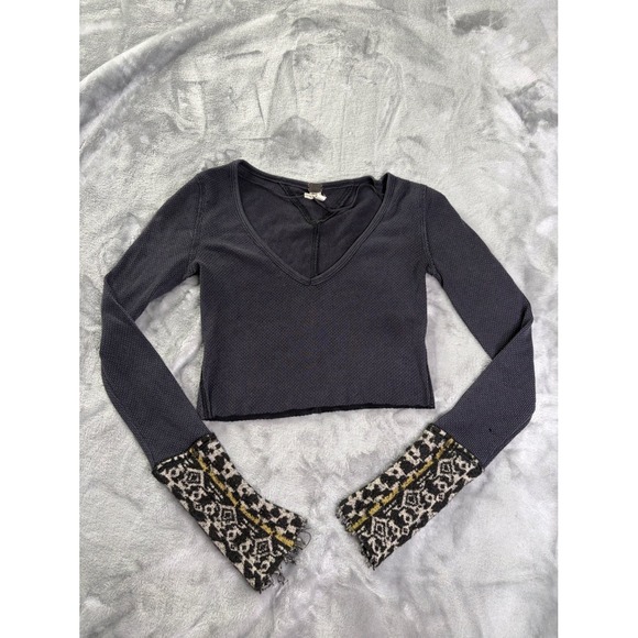 We The Free Tops - We The Free Cropped Thermal Top Womens XS Gray Geometric V-Neck Long Sleeve